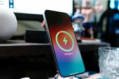 揭阳苹果15换屏服务分享用什么充电器给iPhone15充电更好 